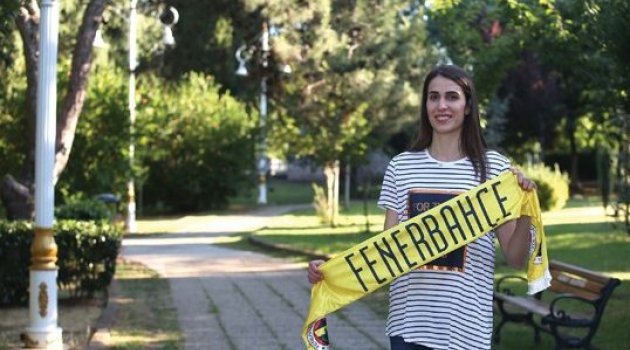 Ezgi Dağdelenler: “Fenerbahçe gibi büyük bir ailenin parçası olduğum için çok mutluyum”