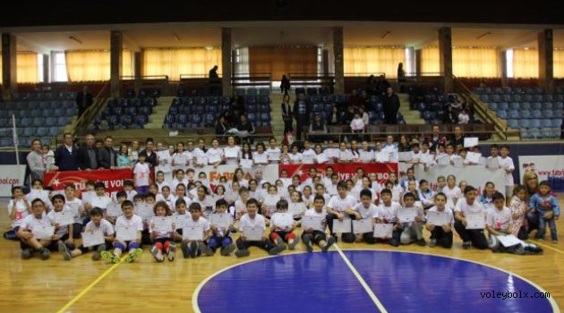 Fabrika Voleybol Hareketi Konya'daydı