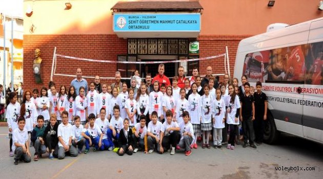 Fabrika Voleybol Okul Projesi Bursa'daydı