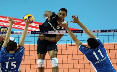 Fenerbahçe Grundig: 3 - Halkbank: 2