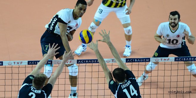 Fenerbahçe Grundig ve Halkbank finalde