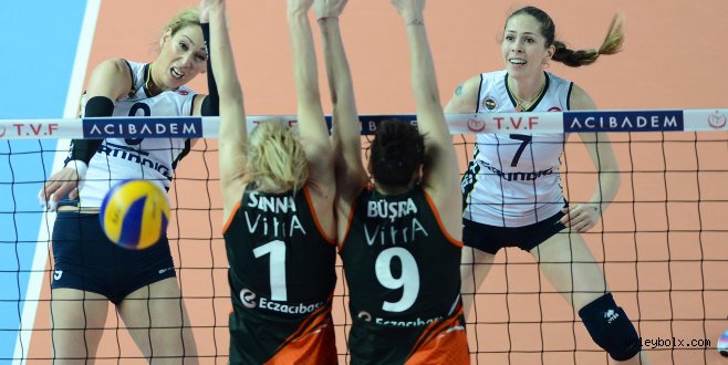 Fenerbahçe ve VakıfBank yarı finallere galibiyetle başladı