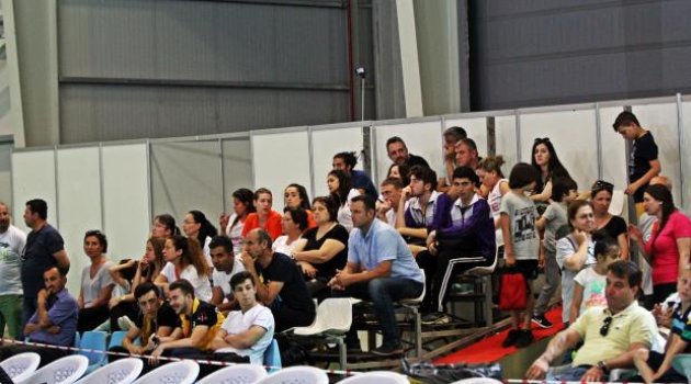 Festival Voleybol 'da Yıldızlar Finalleri'nde 2. Gün Maçları Oynandı