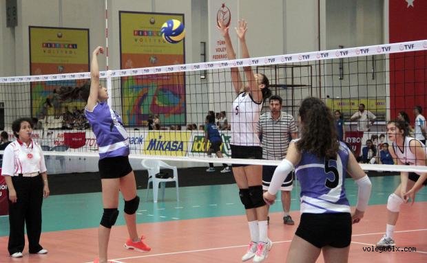 Festival Voleybol Minikler Türkiye Şampiyonası’nda Çapraz Eşleşme Müsabakaları Oynandı