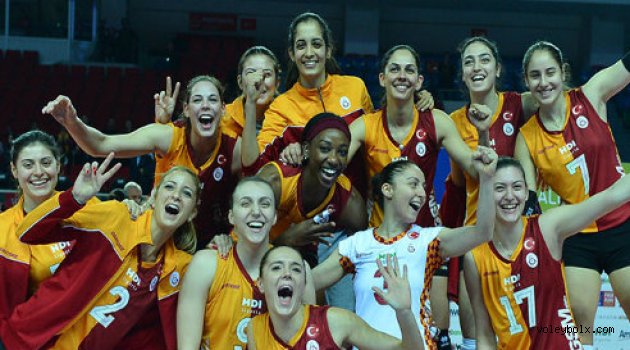 Galatasaray yolu yarıladı!
