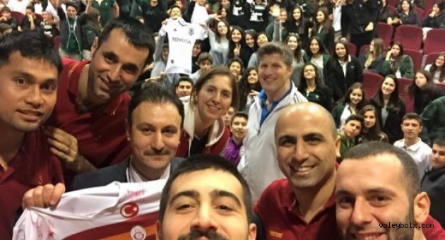 Galatasaraylı Voleybolcular Doğa Koleji'de