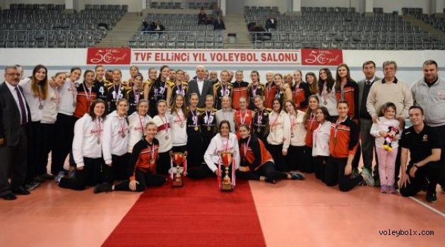 Gençler Ligi’nde VakıfBank ve Ziraat Bankası şampiyon oldu