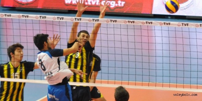 Gençlerde finale çıkan takımlar belli oldu