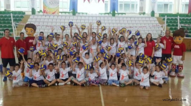 Giresun Fabrika Voleybol Okulu açıldı