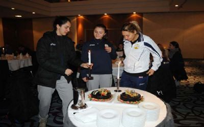 Gizem ile Dilek doğum günlerini kutladı