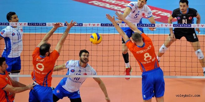 Halkbank finale yükseldi