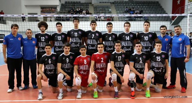Halkbank’ın gençleri lider bitirdi