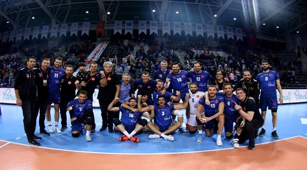 Halkbank Lideri Devirdi
