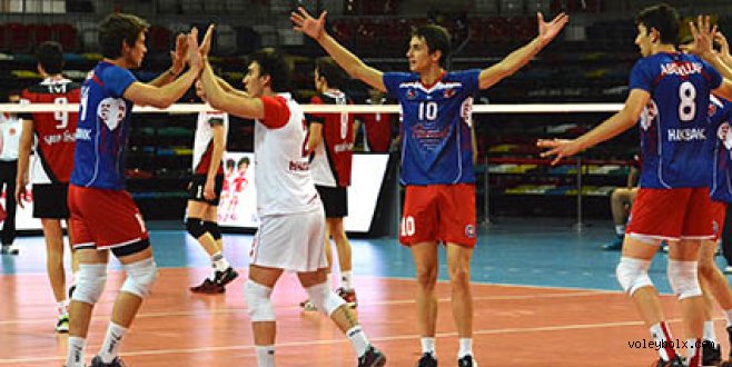 Halkbank yarı finalde
