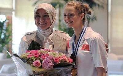 Hayrünnisa Gül, Yıldızları Ağırladı