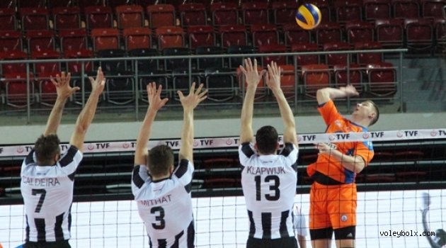 İstanbul BBSK, Beşiktaş'ı devirdi