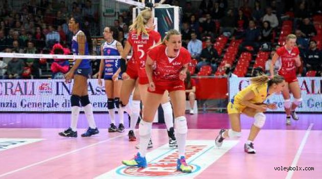 İtalya'da çeyrek final serisinin ilk maçı Yamamay'ın...