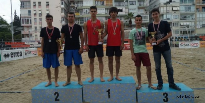 İzmir liselerarası plaj voleybolu şampiyonları belli oldu