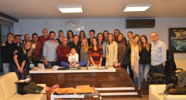 Karşıyaka Asrın Grup yılbaşını erken kutladı!