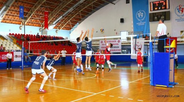 Küçükler (kız-erkek) Final müsabakalarında ikinci gün sona erdi
