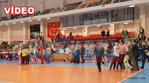 Maç sonu arbede çıktı (VİDEO)