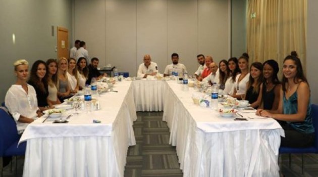 Manisa’lı Sultanlar yemekte toplandı