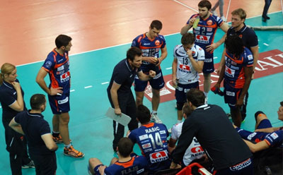 MEVZA'da lider ACH Volley 3-2 kaybetti