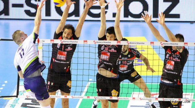 Modena ve Latina, yarı final serisinin ilk maçlarını 3-1 kazandı