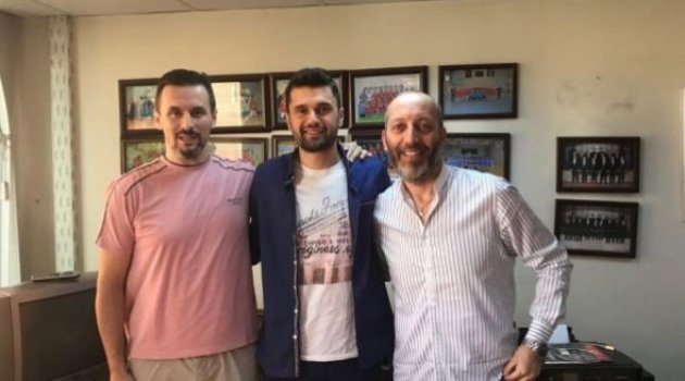 Murat Karakaya sözleşmesini uzattı...