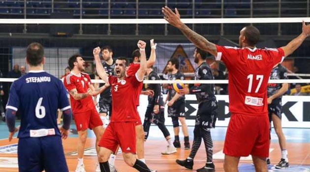 Olympiacos Set Vermeden Kazandı