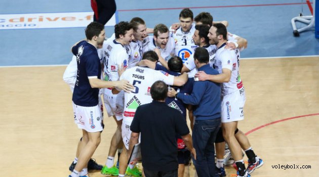 Paris Volley kaybetti, Tours kazandı...