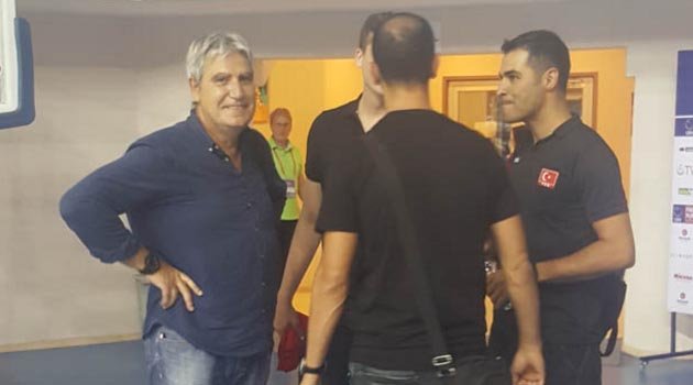 Placi Maçları İzledi