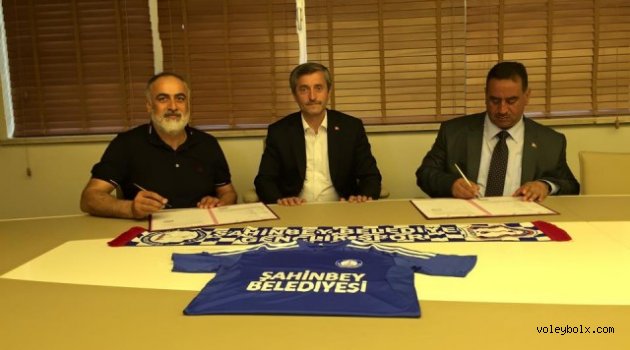Şahinbey Bld. Reşat Arığ ile uzattı