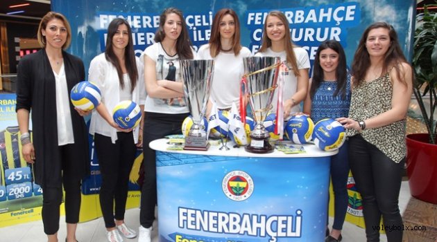 Sarı Melekler imza dağıttı