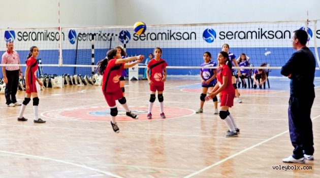 Seramiksan Minik Kuğular Voleybol Turnuvası devam ediyor
