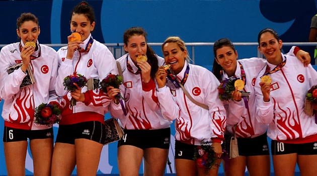 Sultanlar Kampa Girdi
