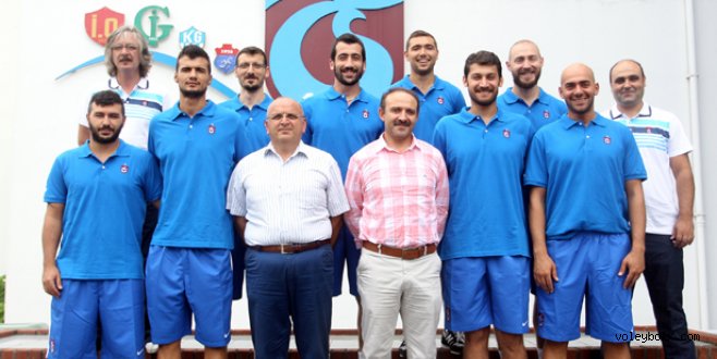 Trabzonsporlu voleybolcular sözleşme imzaladı