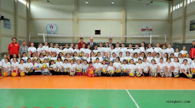 TVF’den Bursa Fabrika Voleybol Okulu’na ziyaret