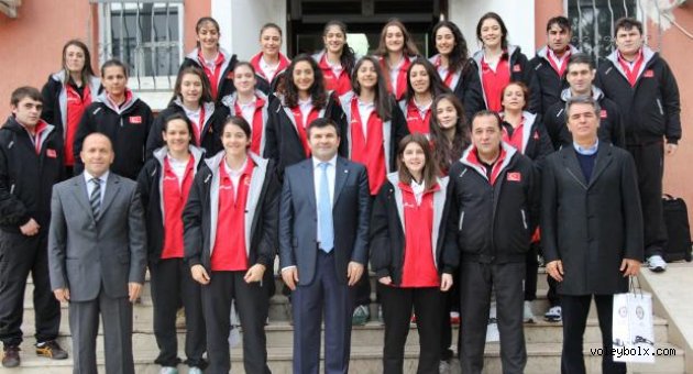U18 Bayan Milli Takımımız Alanya Kaymakamı ve Belediye Başkanı’nı ziyaret etti