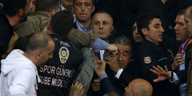 Uslu yumruk yedi, Hakan Dinçay başından yaralandı