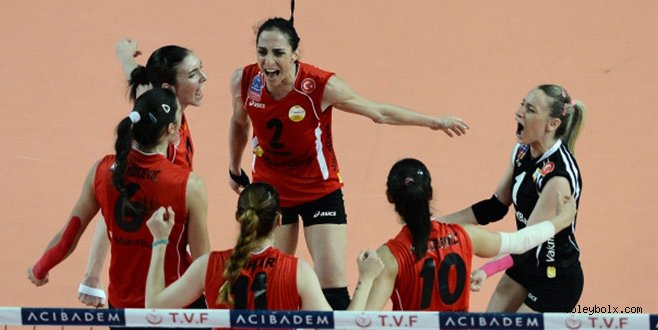 VakıfBank, final serisinde 2-0 öne geçti