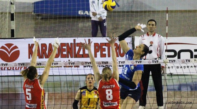 VakıfBank, İdmanocağı’nı deplasmanda 3-1 yendi...