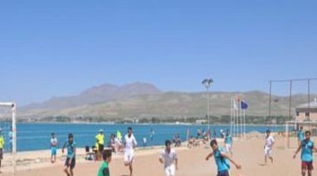 Van’daki halk plajına voleybol geliyor