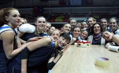 Violet Duca yeni yaşını kutladı