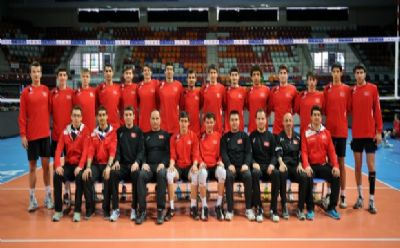 Voleybol Milli Takımı kampa girdi